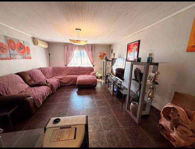 5 BEDROOM HOUSE FOR SALE IN GOLF PARK